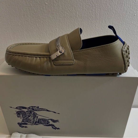 New-Burberry
Men's Motor Low Leather Penny Drivers - Picture 10 of 11